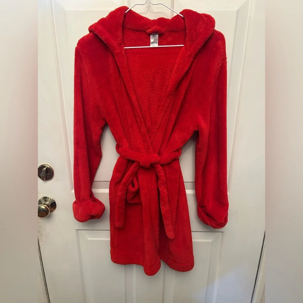 Gap Girls Red Plush Hooded Robe w/Tie. Size 12. So cozy and nice. Clean!